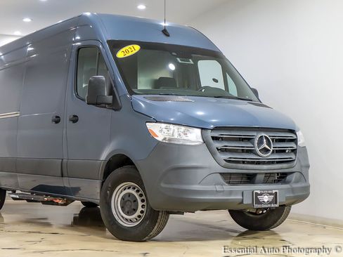 Used 2021 Mercedes-Benz Sprinter 2500 image 2