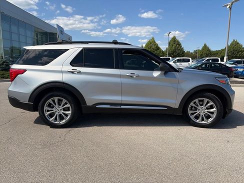 Used 2020 Ford Explorer XLT w/ Equipment Group 202A AWD/4WD image 8