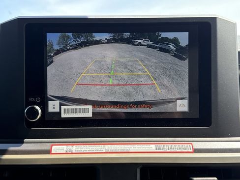 Used 2025 Toyota Tacoma SR5 AWD/4WD image 5