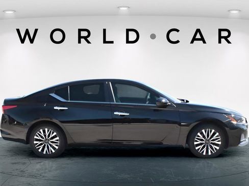 Used 2023 Nissan Altima 2.5 SV image 8