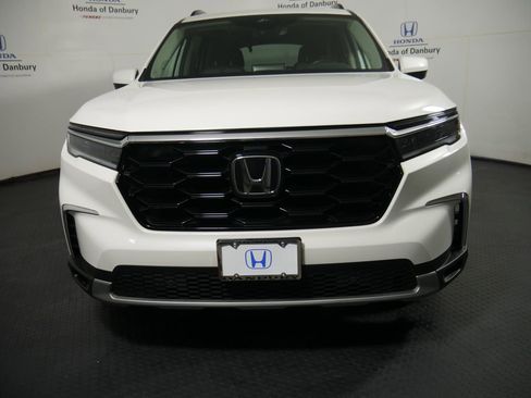 Used 2023 Honda Pilot Touring image 2