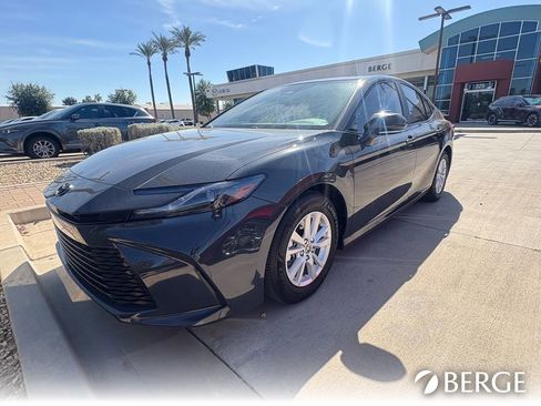 Used 2025 Toyota Camry LE image 2