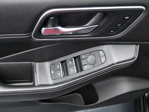 Used 2021 Nissan Rogue SL w/ Premium Package image 14