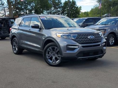 Certified 2023 Ford Explorer XLT w/ Equipment Group 202A AWD/4WD image 1