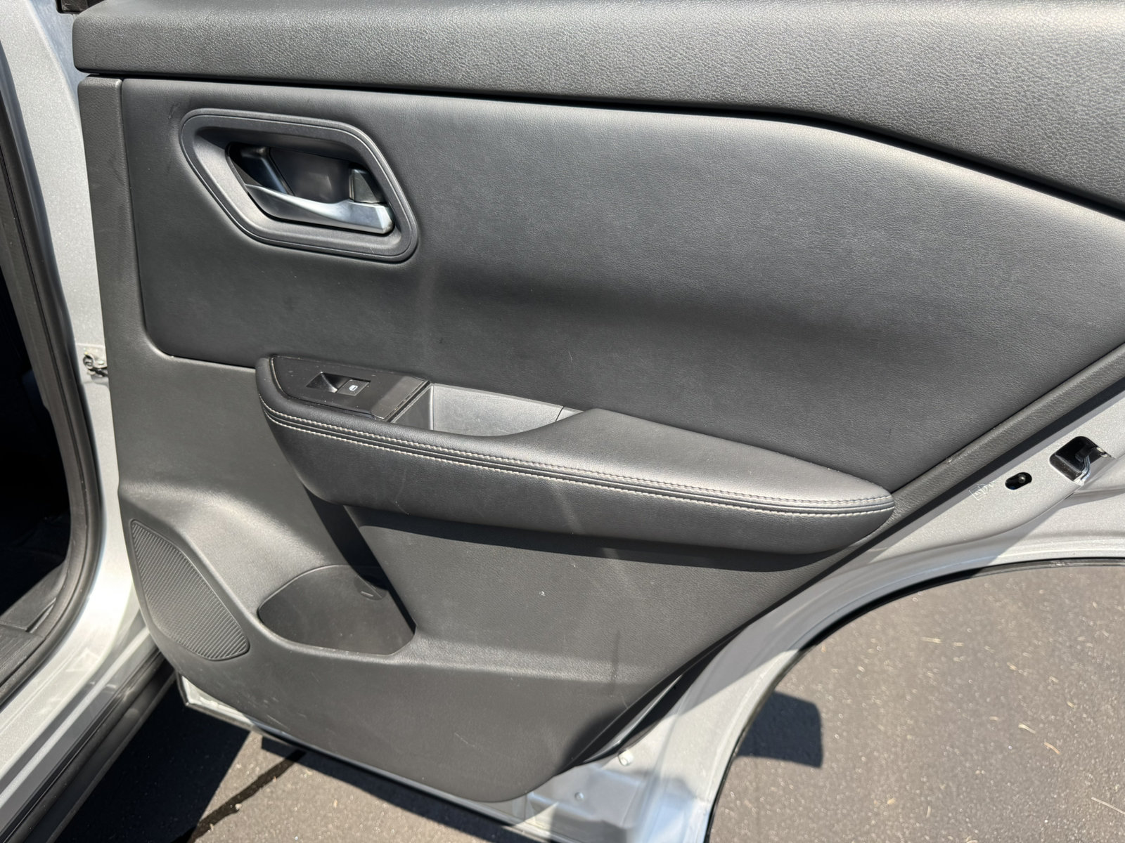 Used 2024 Nissan Rogue SV AWD/4WD image 18