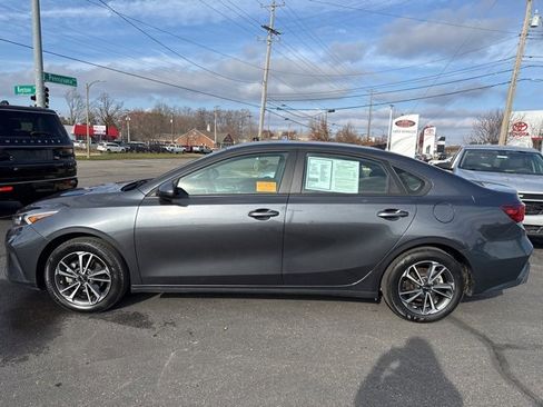 Used 2023 Kia Forte LXS image 4