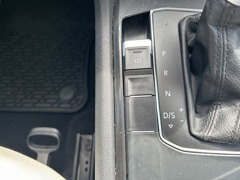 Used 2018 Volkswagen Tiguan S FWD image 31