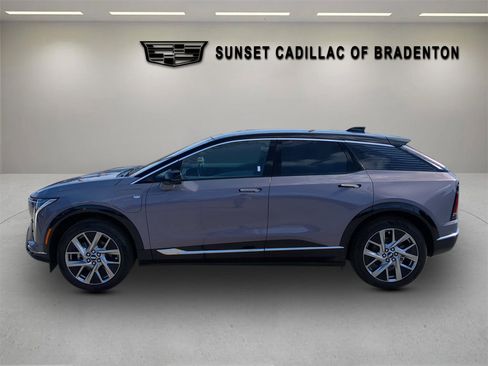 New 2026 Cadillac Optiq Luxury 1 image 7