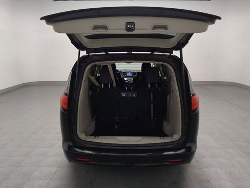 Used 2021 Chrysler Voyager Lxi FWD image 29