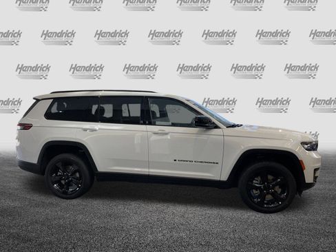 Certified 2025 Jeep Grand Cherokee L Altitude image 11