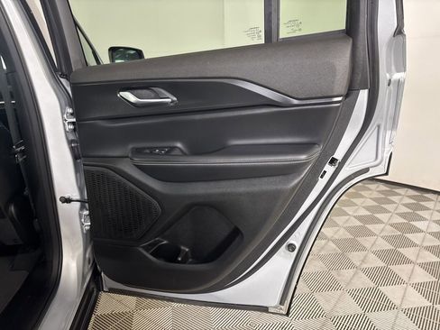 Used 2023 Jeep Grand Cherokee Laredo AWD/4WD image 24