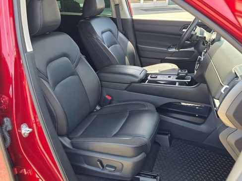 Used 2022 Nissan Pathfinder SL AWD/4WD image 18