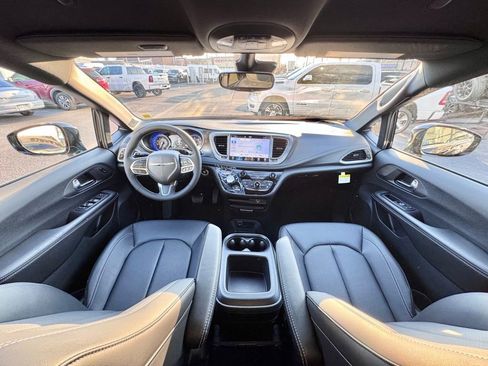 New 2026 Chrysler Pacifica Select AWD/4WD image 26