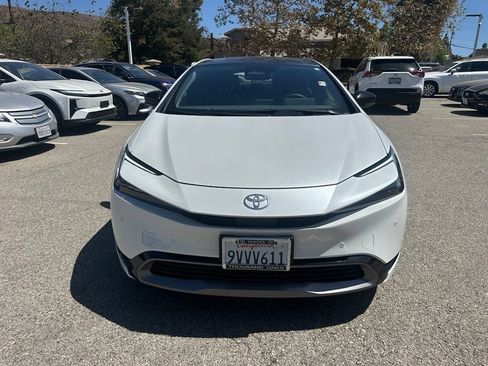 Used 2026 Toyota Prius XLE FWD image 5