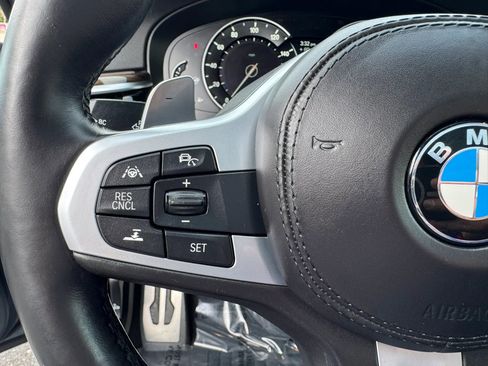 Used 2019 BMW 540i w/ M Sport Package image 31