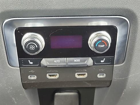 Used 2021 GMC Yukon Denali w/ Denali Ultimate Package AWD/4WD image 45