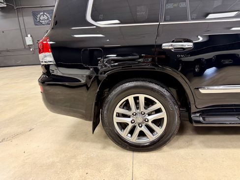 Used 2015 Lexus LX 570 4WD w/ Luxury Package image 14
