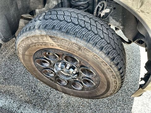 Used 2025 Ford F250 Lariat w/ Black Appearance Package image 4