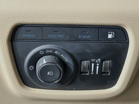 Used 2024 Jeep Grand Cherokee Limited 4xe AWD/4WD image 17