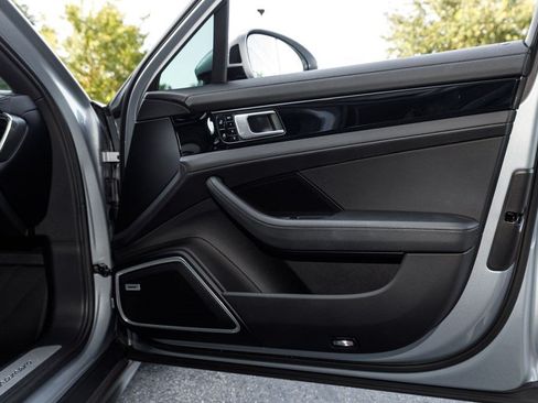Used 2021 Porsche Panamera image 11