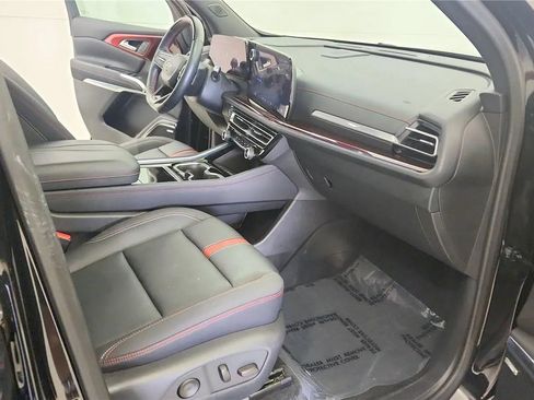 Used 2024 Chevrolet Traverse RS FWD image 37