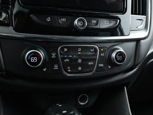 Used 2018 Chevrolet Traverse LT FWD image 18