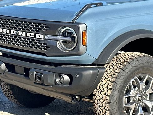 New 2025 Ford Bronco Badlands image 2