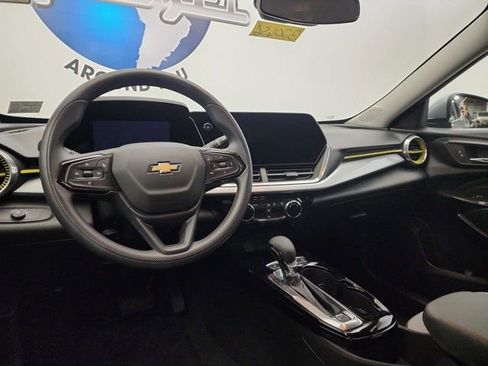 Used 2024 Chevrolet Trax LT image 19