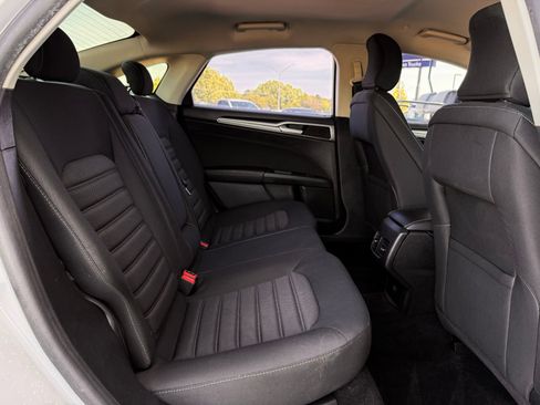 Used 2019 Ford Fusion SE FWD image 18