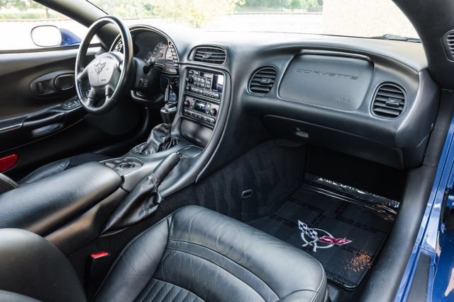 Used 2003 Chevrolet Corvette Coupe w/ Preferred Equipment Group RWD image 18