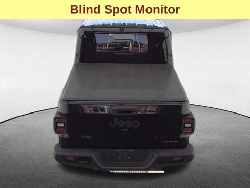 Used 2025 Jeep Gladiator Sport AWD/4WD image 7