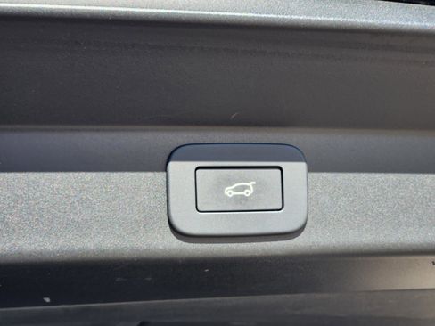 Certified 2025 Land Rover Range Rover Sport SE image 28