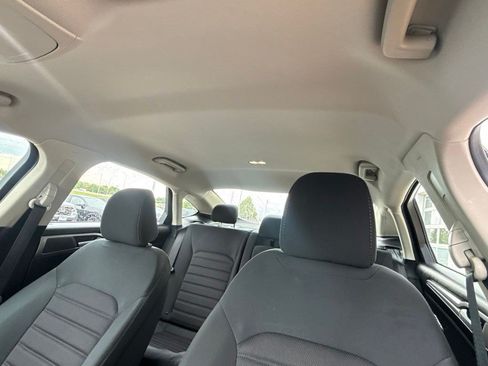 Used 2020 Ford Fusion SE FWD image 11