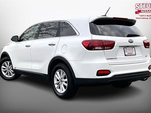 Used 2019 Kia Sorento LX image 4