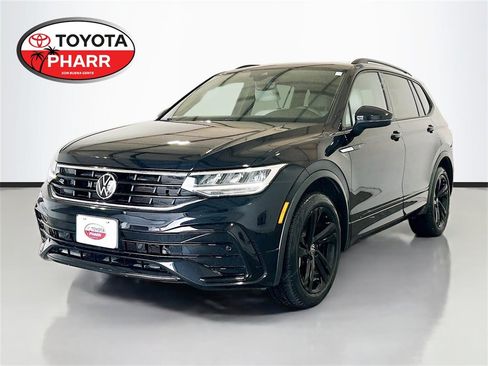Used 2023 Volkswagen Tiguan SE R-Line image 1