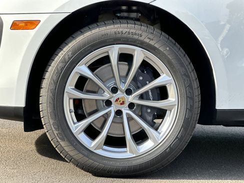 New 2026 Porsche Macan image 30