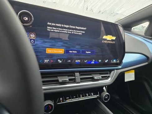 New 2026 Chevrolet Equinox EV LT image 25