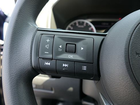Used 2023 Nissan Rogue SV FWD image 14