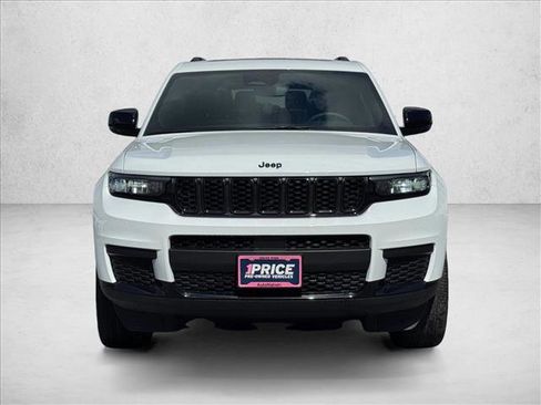 Used 2023 Jeep Grand Cherokee L Laredo AWD/4WD image 2