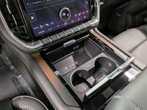 Used 2026 GMC Yukon Denali w/ Sun & Power Step Package AWD/4WD image 14