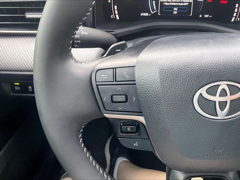 Used 2025 Toyota Camry SE w/ Convenience Package FWD image 23