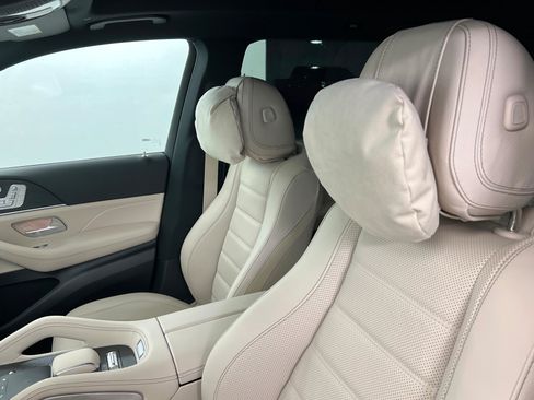 New 2026 Mercedes-Benz GLS 580 4MATIC image 16