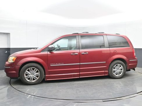 Used 2010 Chrysler Town & Country Limited FWD image 6