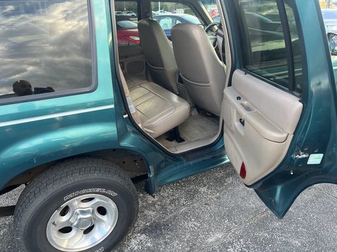 Used 1998 Ford Explorer XLT image 12