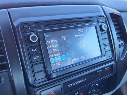 Used 2015 Toyota Tacoma 2WD Access Cab image 19