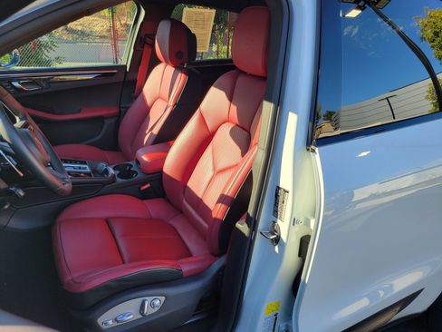 Used 2026 Porsche Macan AWD/4WD image 5