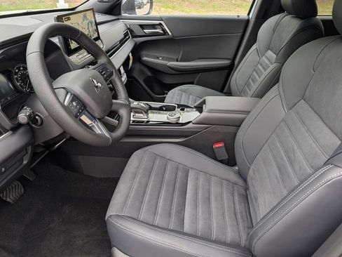 New 2026 Mitsubishi Outlander LE AWD/4WD image 4