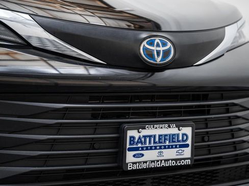 Used 2025 Toyota Sienna XLE FWD image 14
