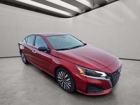 Used 2025 Nissan Altima 2.5 SV FWD image 7