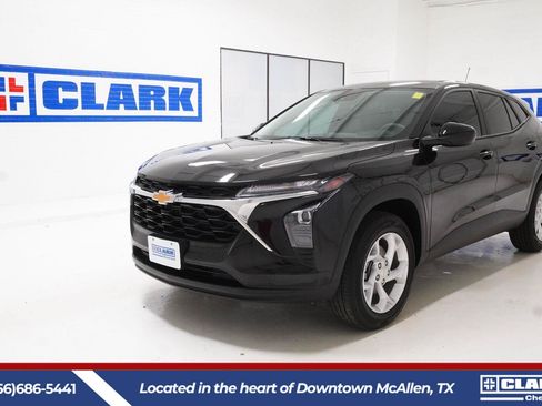 Used 2026 Chevrolet Trax LS w/ LS Convenience Package FWD image 1